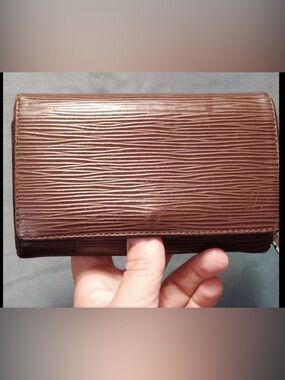 Louis Vuitton Brown Epi Wallet GUC!!